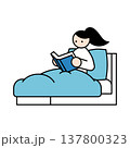 ベッドで本を読む女性イラスト 137800323