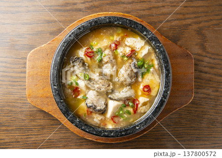 本格的で旨辛な麻婆豆腐の中華料理 137800572