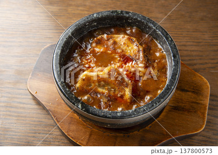 本格的で旨辛な麻婆豆腐の中華料理 137800573