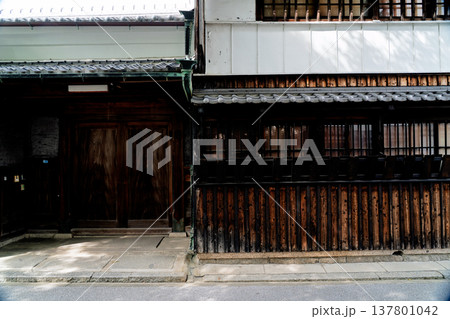 京都府木津川市山城町上狛東の茶問屋街を撮影 137801042