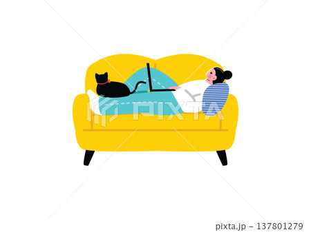 リモートでまったり働く女性のイラスト リモートでまったり働く女性のイラスト 137801279