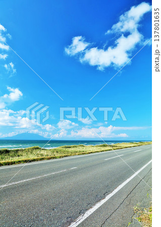 北海道 夏の青空とオロロンライン 北海道 夏の青空とオロロンライン 137801635