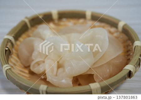 プリプリ食感の国産の白きくらげ プリプリ食感の国産の白きくらげ 137801863
