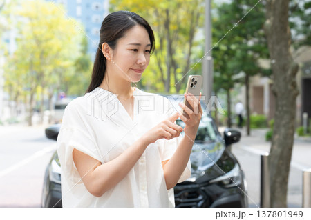 女性 車 スマホ ライドシェア 女性 車 スマホ ライドシェア 137801949
