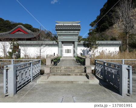 横浜市の本牧市民公園にある上海横浜友好園(園門・玉蘭庁) 横浜市の本牧市民公園にある上海横浜友好園(園門・玉蘭庁) 137801991