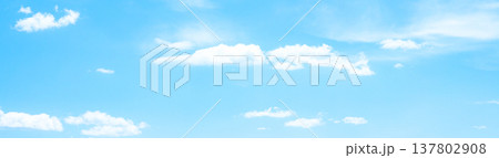 青空と雲のシンプルな風景 青空と雲のシンプルな風景 137802908