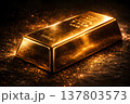 輝く粒子が舞う暗い背景に置かれた金の延べ棒のクローズアップ 富や高級感 投資と金融の象徴 137803573