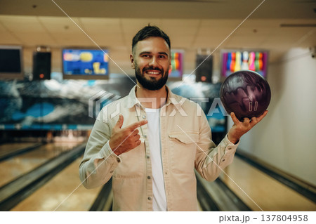 Man is playing bowling indoors 137804958