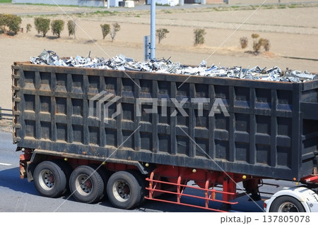 スクラップ運搬車 イメージ スクラップ運搬車 イメージ 137805078