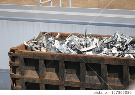 スクラップ運搬車　イメージ 137805080