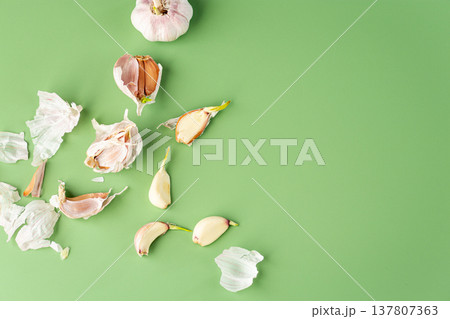 raw garlic cloves natural ingredient healthy cooking concept raw garlic cloves natural ingredient healthy cooking concept 137807363