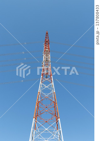 青空に映える鉄塔 137808433