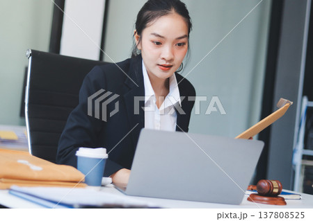 Lawyer explained to the client about the law that must be brought against the court case. Lawyer explained to the client about the law that must be brought against the court case. 137808525