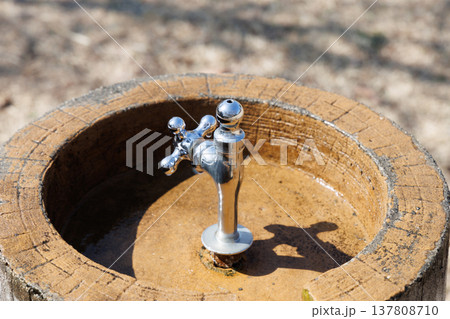 公園の水飲み場 137808710