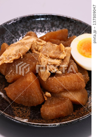 豚バラと大根の煮物 豚肉 ダイコン 料理 豚バラと大根の煮物 豚肉 ダイコン 料理 137809047
