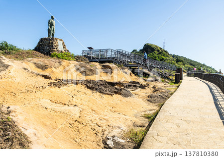 Beautiful view of the Yehliu Geopark. Yehliu is a cape located in Wanli, New Taipei City, Taiwan. Beautiful view of the Yehliu Geopark. Yehliu is a cape located in Wanli, New Taipei City, Taiwan. 137810380