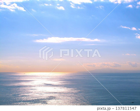 江の島の空と輝く海 江の島の空と輝く海 137811547