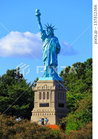 青森県おいらせ町 いちょう公園の自由の女神像　《青森》 137812366