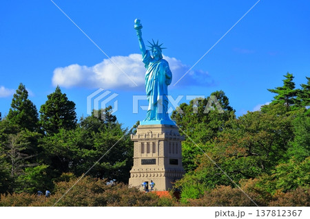 青森県おいらせ町 いちょう公園の自由の女神像　《青森》 137812367