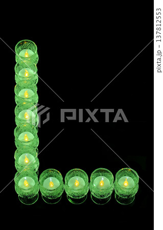 緑色ローソクのアルファベット　L 137812553