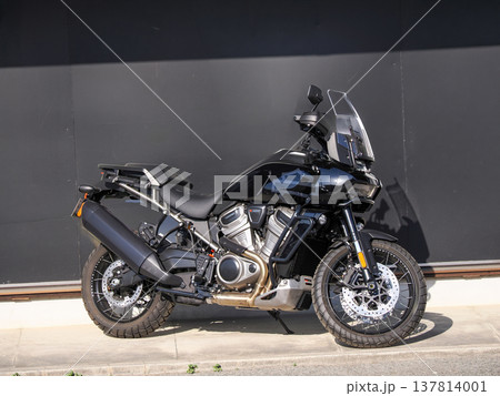 大型バイクのある風景 137814001