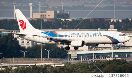 大連航空737-800離陸準備 大連航空737-800離陸準備 137816066