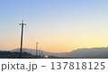 夕焼けと電柱 137818125