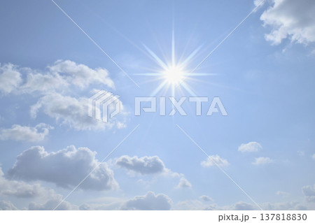 青空と太陽　直射日光 （ fix撮影 ) 137818830