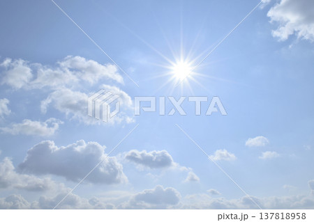 青空と太陽 直射日光 ( fix撮影 ) 青空と太陽 直射日光 ( fix撮影 ) 137818958