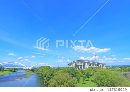 愛知県豊田市、豊田大橋と豊田スタジアムの風景 137819999