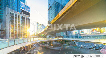 夕日に染まる渋谷駅前 夕日に染まる渋谷駅前 137820036
