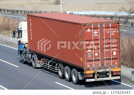 トレーラートラック イメージ トレーラートラック イメージ 137820343