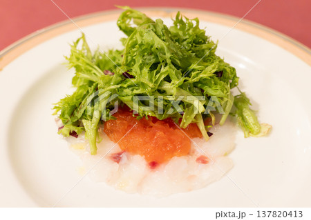 おいしいディナーの真鯛のカルパッチョ おいしいディナーの真鯛のカルパッチョ 137820413