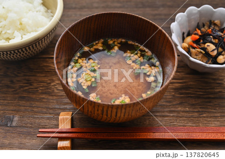 インスタントの納豆味噌汁 137820645