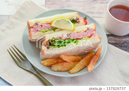 手作り生ハムサンド 137820737