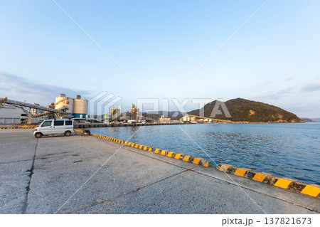 鹿児島県姶良市の加治木港の風景 137821673