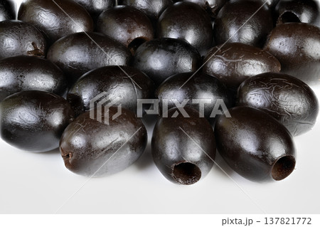 Repeating cluster of black olives. Abstract black olive motif for packaging and backgrounds. Minimalist and shiny black olives forming repeated pattern suitable for branding 137821772