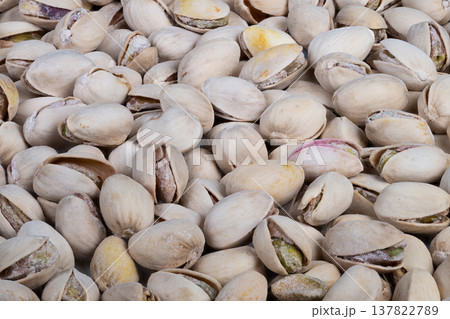 Macro pistachios revealing green kernels and open shells with powdery coating, highprotein snack mood, cleaneating aesthetic, natural tones, ideal for recipe or nutrition content 137822789