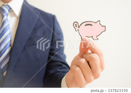 貯金とビジネスマン 貯金とビジネスマン 137823150