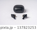 ワイヤレスイヤホン  137823253