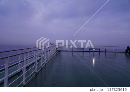 デッキからの風景 137825616