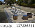 リフレクソロジー歩道と手すり 137826831