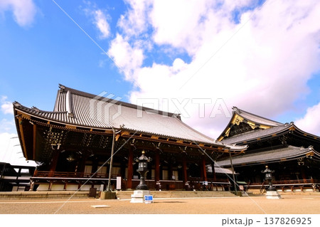 京都府　東本願寺・阿弥陀堂 ＆  御影堂（重要文化財） 京都市 下京区 常葉町　2022年2月 137826925
