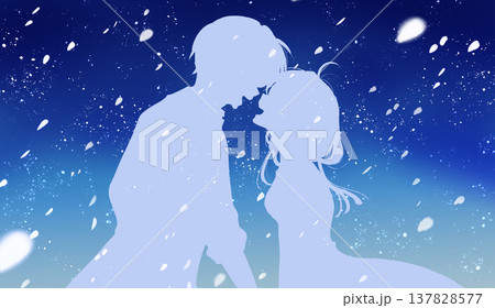 花吹雪の中幸せそうに向かい合う男女 夜空 シルエット 花吹雪の中幸せそうに向かい合う男女 夜空 シルエット 137828577
