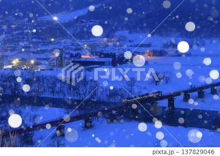 雪降る根室本線 137829046