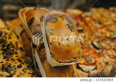Delicious fresh bred in a traditional bakery. Delicious fresh bred in a traditional bakery. 137831964