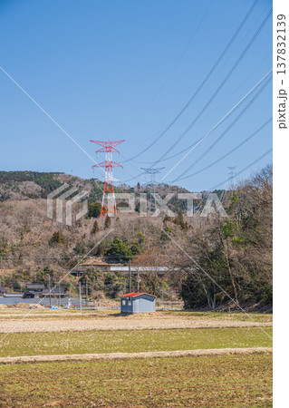 奥琵琶湖西浅井町の田園風景　滋賀県長浜市 137832139
