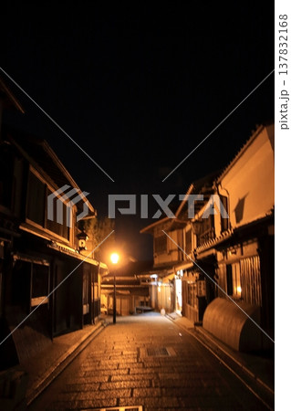 京都 二年坂 産寧坂 清水寺の夜桜風景 京都 二年坂 産寧坂 清水寺の夜桜風景 137832168