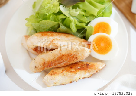鶏肉 137833025