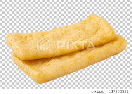 透明背景（png）に2枚の油揚げ 137833551